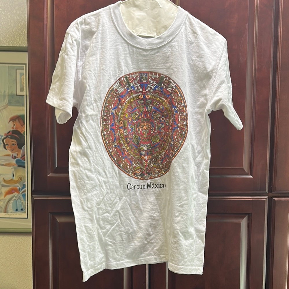 Uni-sex White Cancun Mexico Graphic T-Shirt size Medium